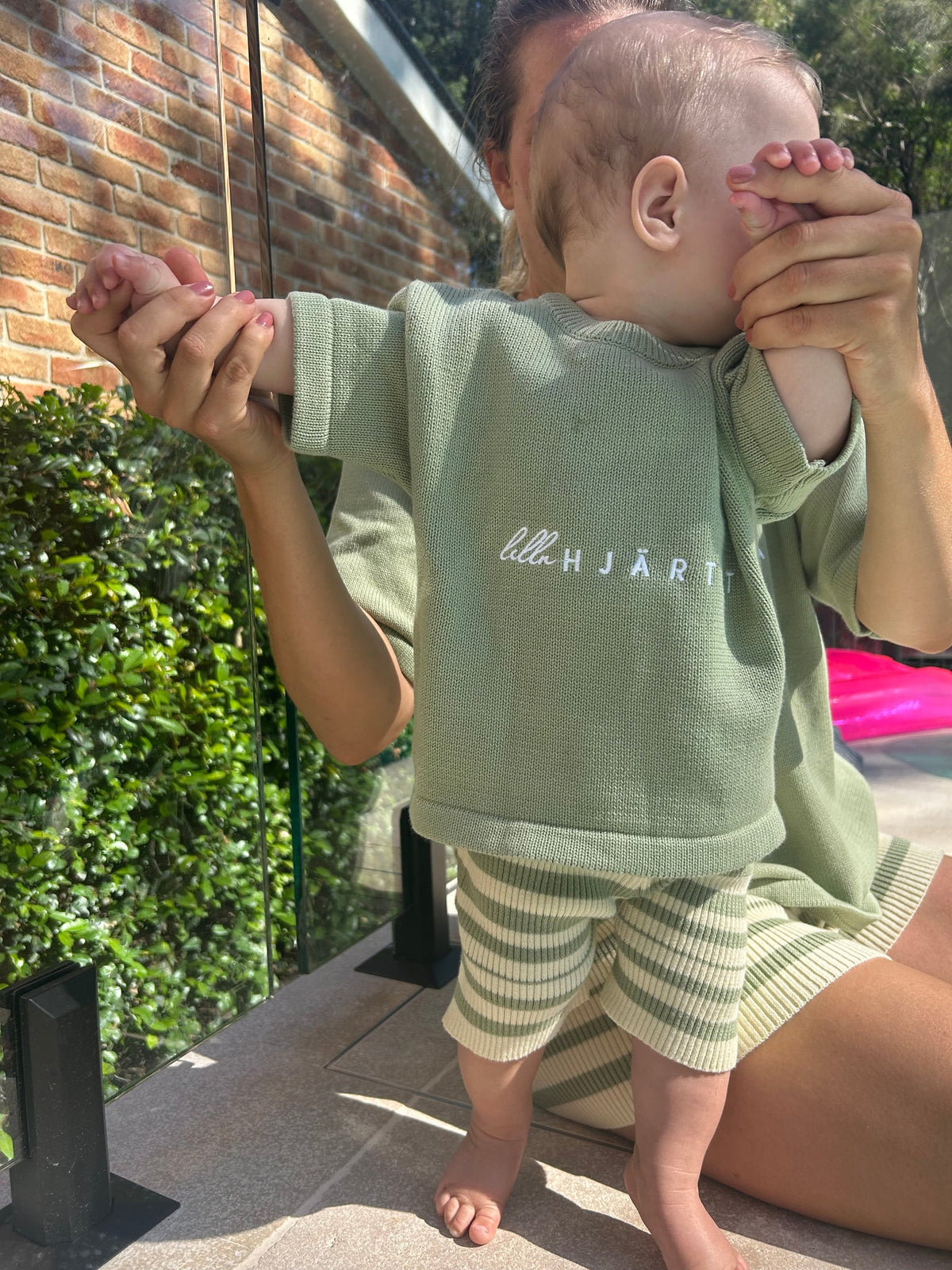 Lilla Hjärtat - Knit T-shirt with Embroidery Logo | Sage