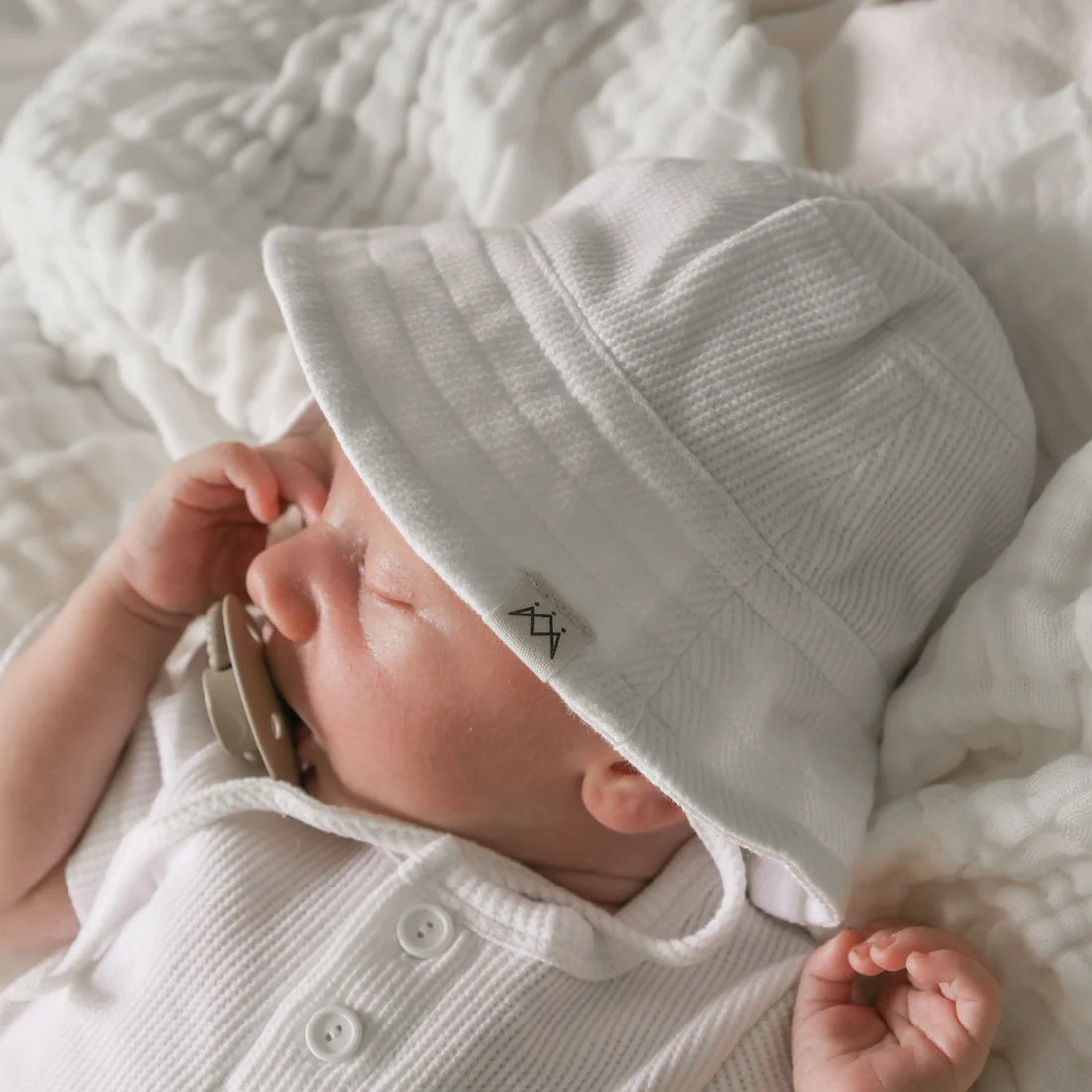 3 Little Crowns - Summer Bodysuit & Sunhat | White